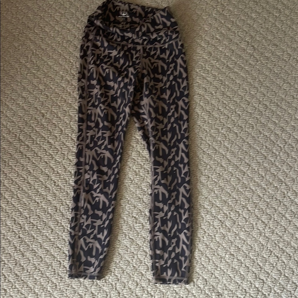 Stylish Black and Tan Leggings